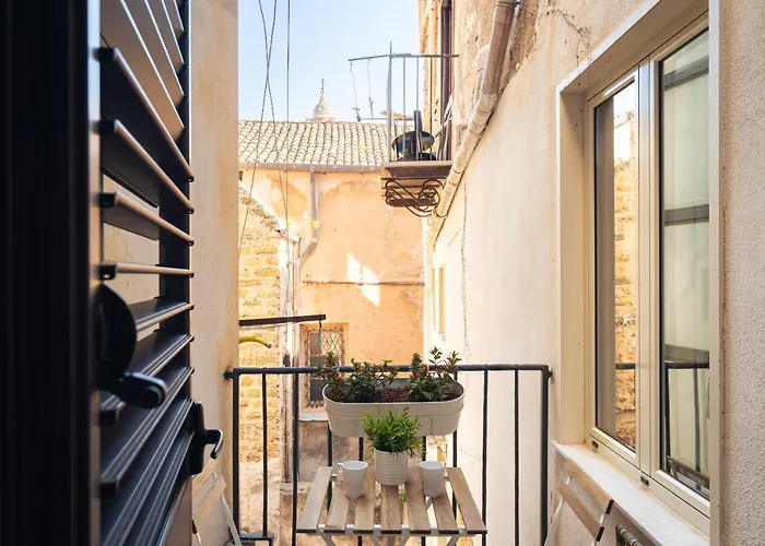 Open Sicily - Near Quattro Canti Aparthotel 4*